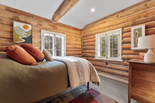 Pet/family friendly cabin w/ lake access  < 2 miles from Camp of the Woods