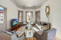 Barclay Klum House by WanderLodges