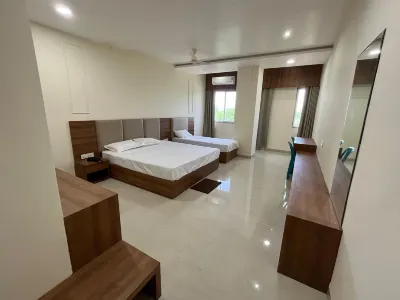 Hotel Tilak Hôtels à : Dudhakatch Khurd