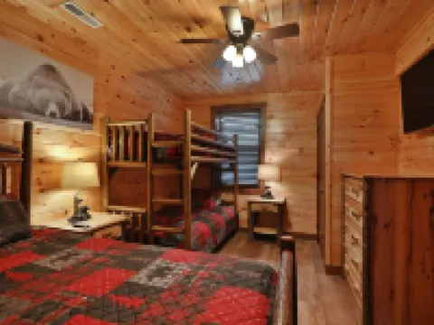 Almost Heaven Cabin at Trickle Creek in Hocking Hills 馬裏恩酒店