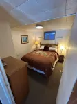 Remodeled pet friendly private home with a/c and wifi