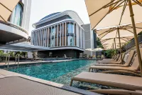 Four Hills Hotel - Pools
