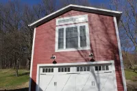 Close To The City With A Farmhouse Feel! Hotels in Colchester