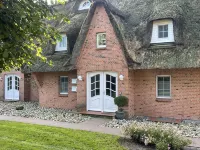 Reethaus Hus to Wurth, apartment Eismöwe, only 300m to the beach Hotels in Busumer Deichhausen