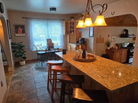 Saratoga Eastside home - Walking close to Track &  SPAC, pet friendly