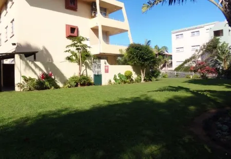 Uvongo Lucian blue flag beach apartment