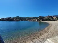 Superb apartment in Collioure, terrace, pool and tranquillity