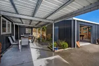 Totara Ridge - A Private Escape with Ocean Views Hotels in Ruakaka