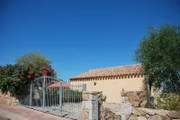 Myrtle apartment on villa with garden facing Tavolara island Hotel in zona Spiaggia di Terrata Nord