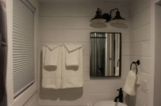 Mini farmhouse style container Homes #4