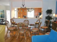 'Beneath the Branches' Cottage Steps to Golf, Tennis, Pool. Pet-Friendly!