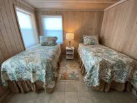 Pink Bikini Island Cottage with a dock on Black Sound Hotels near Green Turtle Cay