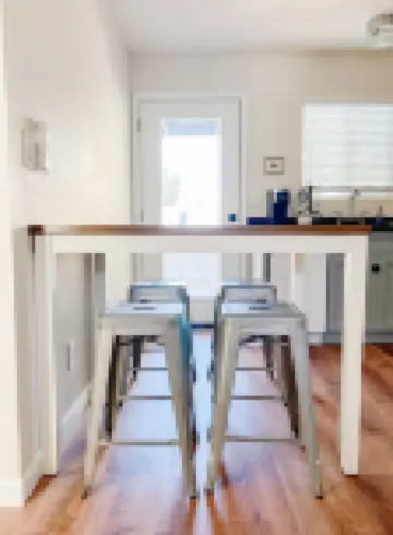 Near Downtown, Convenient to Restaurants, 2 Cruiser Bikes To Explore With!