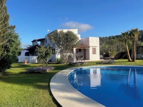 Authentic & spacious Villa with amazing pool