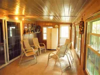 Nice Wooden House, a few steps from the beach - sleeps 6 - Strategic location
