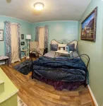 Speedway Pit Stop Bungalow in the heart of Speedway.  Walk to IMS, & Restaurants Hotel dekat Indianapolis Motor Speedway