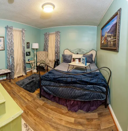 Speedway Pit Stop Bungalow in the heart of Speedway.  Walk to IMS, & Restaurants