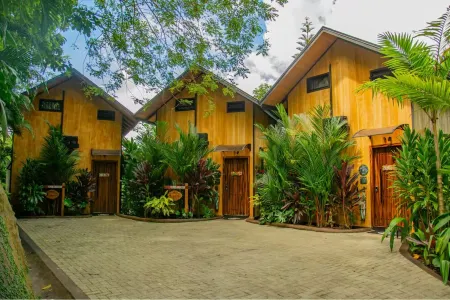 Discover cozy cabin with jacuzzi near La Fortuna at only 25 minutes drive