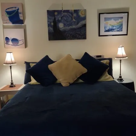 Dog-Friendly, COZY—PERFECT 4 COUPLES—BOOK 3 NIGHTS— Free! Close to Everything