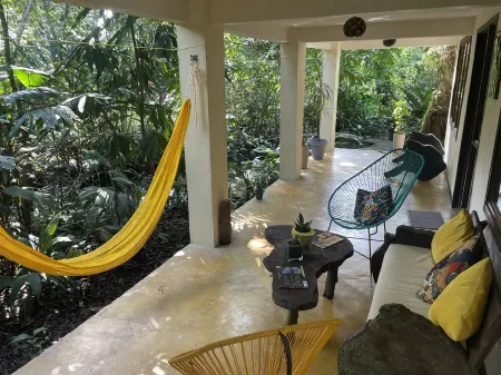 Casa Fresca a 50 Metros de Parque Nacional Tortuguero, Rodeada de Biodiversidad Отели в г. Тортугеро