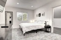 Scottsdalestays 12Br-8BA Multimillion Estate-500K Pool-Huge Yard-Sports Courts.