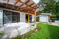 Villa El Perezoso, hot tub, close 2 beach!