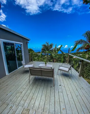 Palm Deck, a private slice of paradise overlooking the ocean Отели в г. Нортсайд