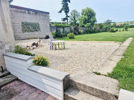 Le Familik - Maison - Centreville Отели рядом с достопримечательностью «Field of the Cloth of Gold / Camp du Drap d'Or (7-24 June 1520)»