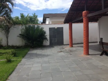 Comfortable and airy 3-bedroom house in Jardim Rio da Praia.