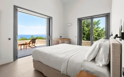 Luxury Villa with Sunset Pool, Tennis & Beach Volley – Ideal for Large Families!