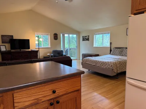 Beautiful RIVERFRONT studio apartment close to Glacier National Park!