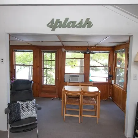 Classic Maine Cabin, Private Waterfront Easy Access to Nearby Amenities