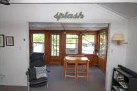 Classic Maine Cabin, Private Waterfront Easy Access to Nearby Amenities