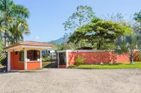 Villa Mariposa - Peaceful and relaxing w/ocean view & WiFi Palo Seco Beach附近的飯店