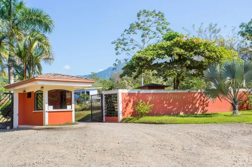 Villa Mariposa - Peaceful and relaxing w/ocean view & WiFi