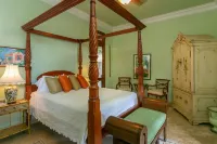 Villa Delfina- 4 min walk to Private Peter Bay Beach! 5 Bedroom Villa with pool.