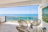 Fantastically beautiful flat directly on the sea with large balcony