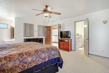 Quiet and Convenient Retreat Отели рядом с достопримечательностью «Публичная библиотека Санта-Фе»