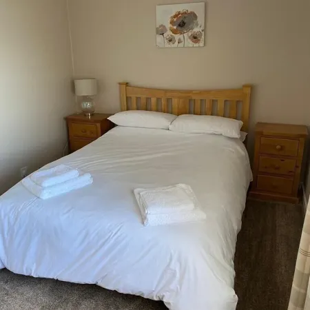 Bungalow with sea-view, near small town of Thurso. Отели в г. Турсо