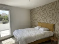 New superb 90 m2 seafront apartment on the Côte Bleue