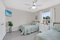 Modern Private 2 BR 1 BA and Kitchen Near the Beach