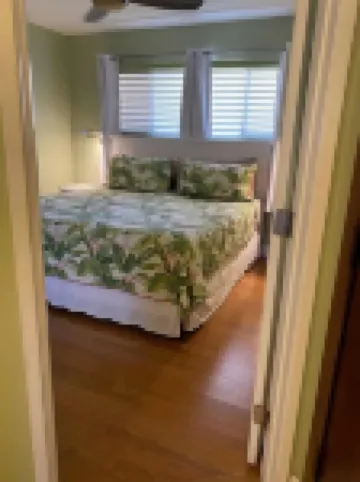 Modern, remodeled, ocean views, comfortable and convenient 580 sf