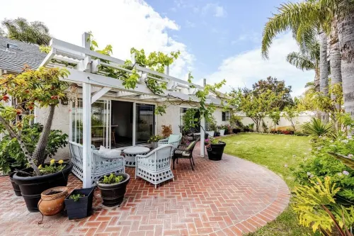 Beach Family Home + Yard, Near The Ocean!