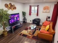 Charming Retreat, 30 min to Det & AA, Bonfire Pit Hotels in Westland