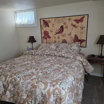 Charming and Convenient! No cleaning fee. Sleeps 6.