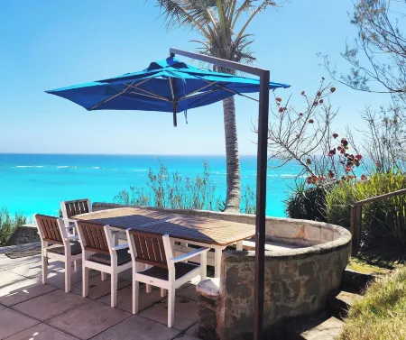 Sea Song 3 Bdrm Beachfront house on Marley Beach with great beach and sea views. Отели в г. Уорик