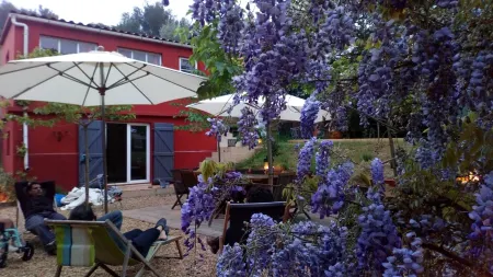 Provencal property with swimming pool in a wooded area, access to the sea by bike