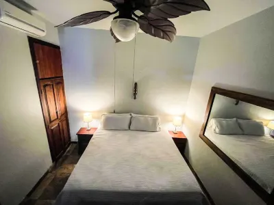 Breathtaking Ocean Vistas, Jungle Bliss, Walk to Eateries & Beach, Fast Internet