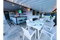 Tropical Oasis Retreat Pool/Jacuzzi/Game room/Bar