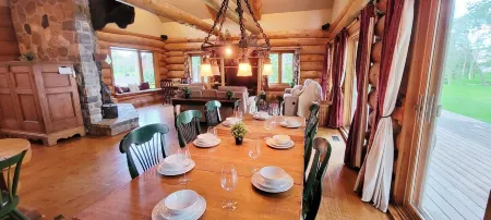 Beautiful Chalet on the Lake! Отели в г. Беквит